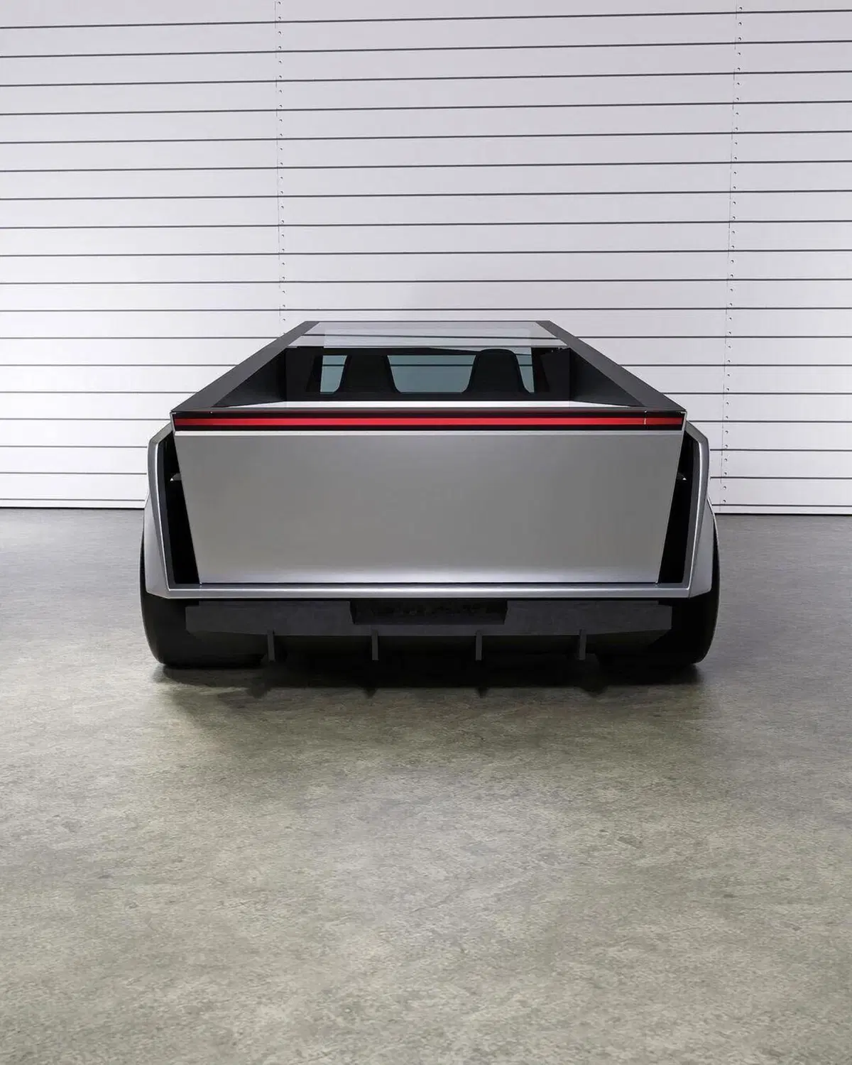 Tesla Cybertruck ribassato e con le spalle larghe: il render  (2)