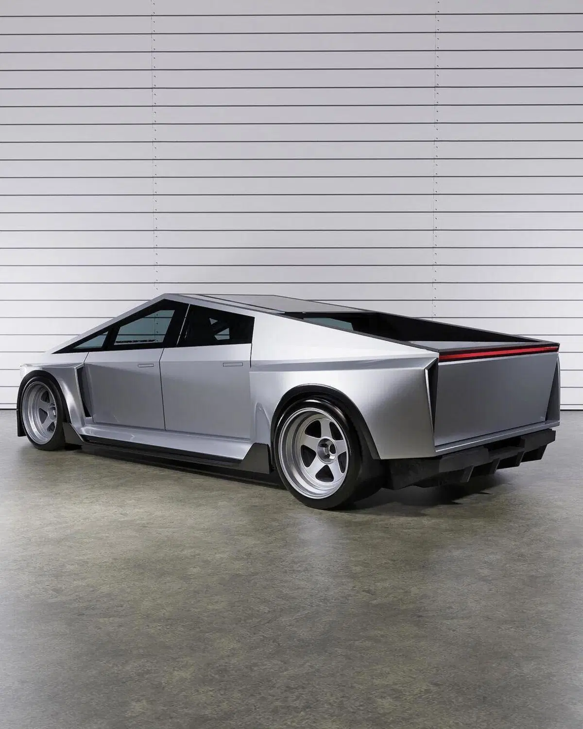 Tesla Cybertruck ribassato e con le spalle larghe: il render  (5)