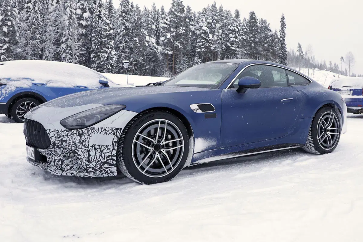 Mercedes AMG GT 53 Coupé, arriva il nuovo facelift [Foto Spia] (2)
