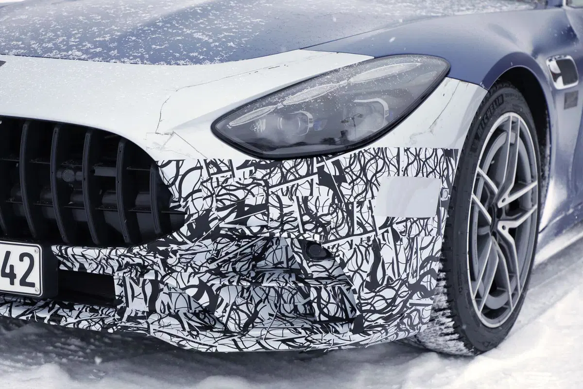 Mercedes AMG GT 53 Coupé, arriva il nuovo facelift [Foto Spia] (5)