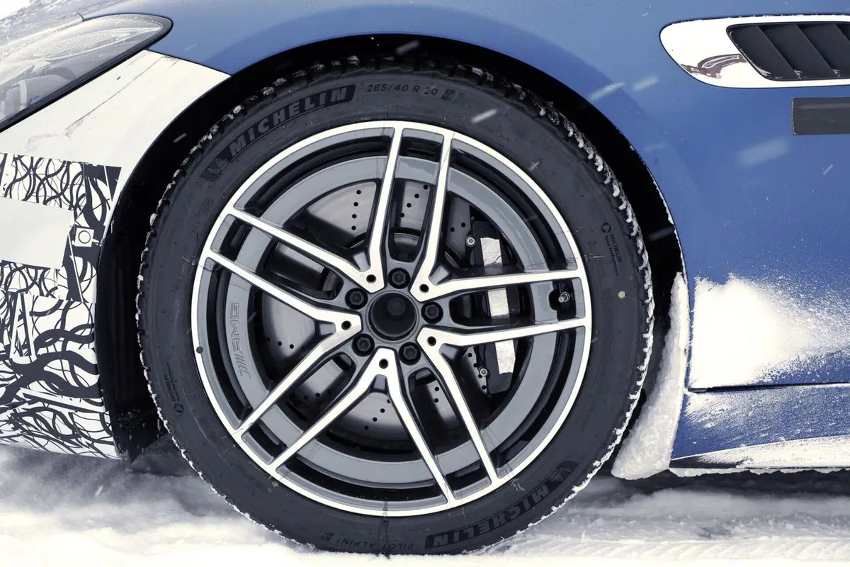 Mercedes AMG GT 53 Coupé, arriva il nuovo facelift [Foto Spia] (6)