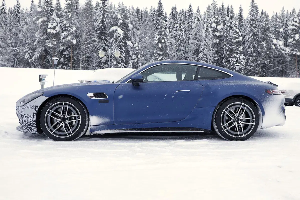 Mercedes AMG GT 53 Coupé, arriva il nuovo facelift [Foto Spia] (7)