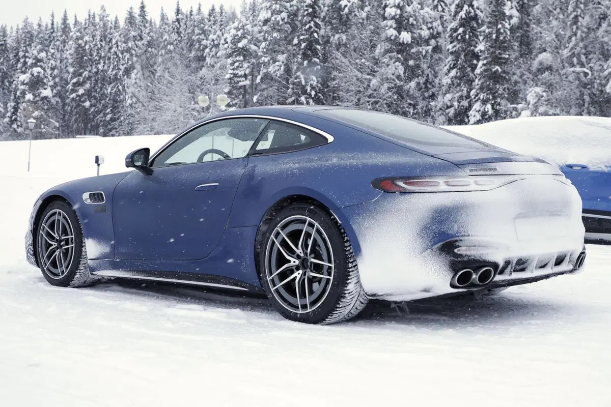 Mercedes AMG GT 53 Coupé, arriva il nuovo facelift [Foto Spia] (8)