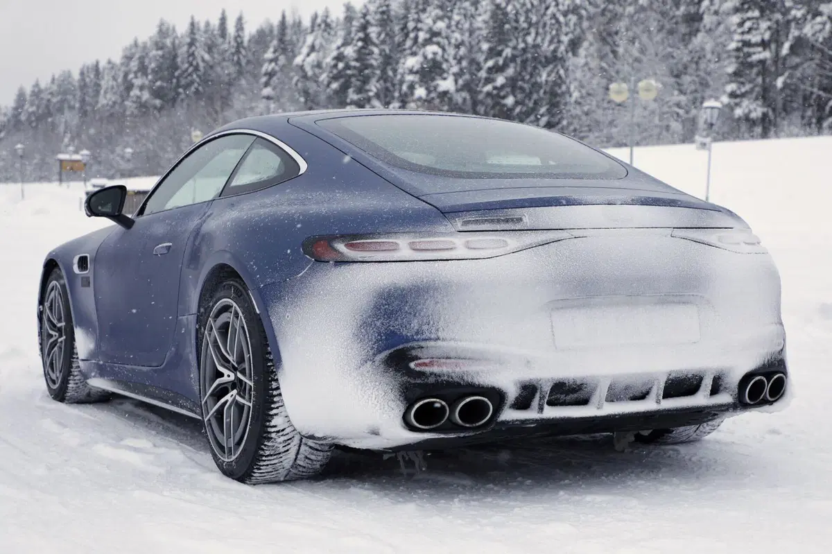 Mercedes AMG GT 53 Coupé, arriva il nuovo facelift [Foto Spia] (9)
