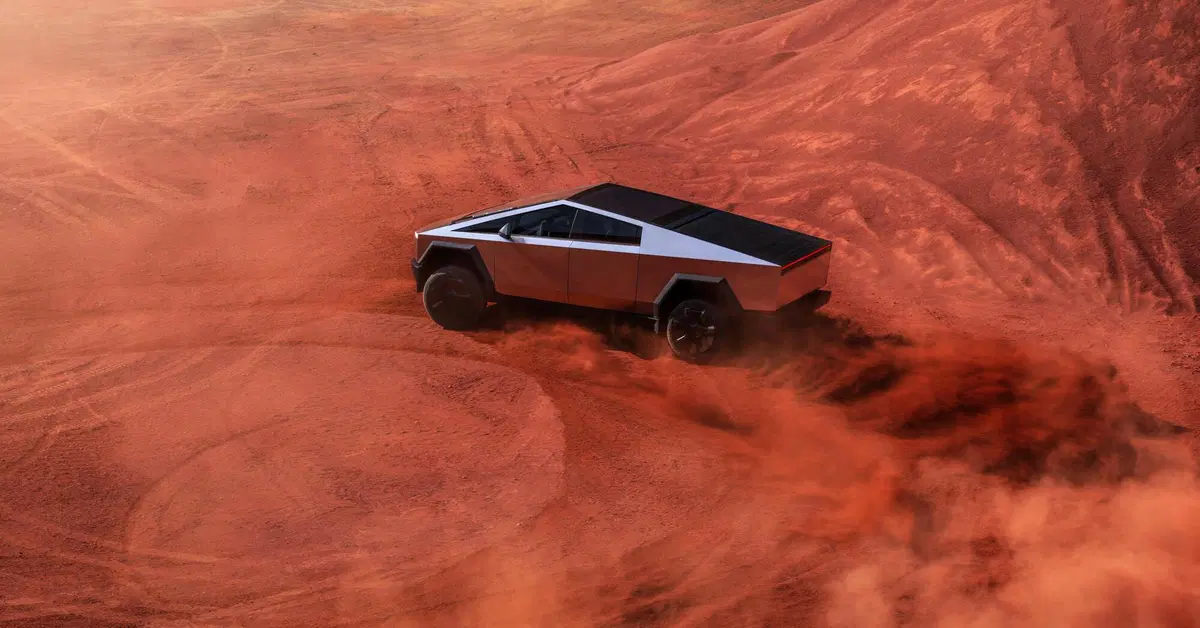 Tesla Cybertruck: vari dettagli non tornano, com'&egrave; cambiato dal 2019 al 2023