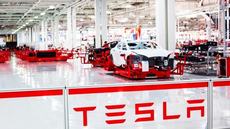 Tesla, secondo richiamo per 2 milioni di auto per l&#039;Autopilot