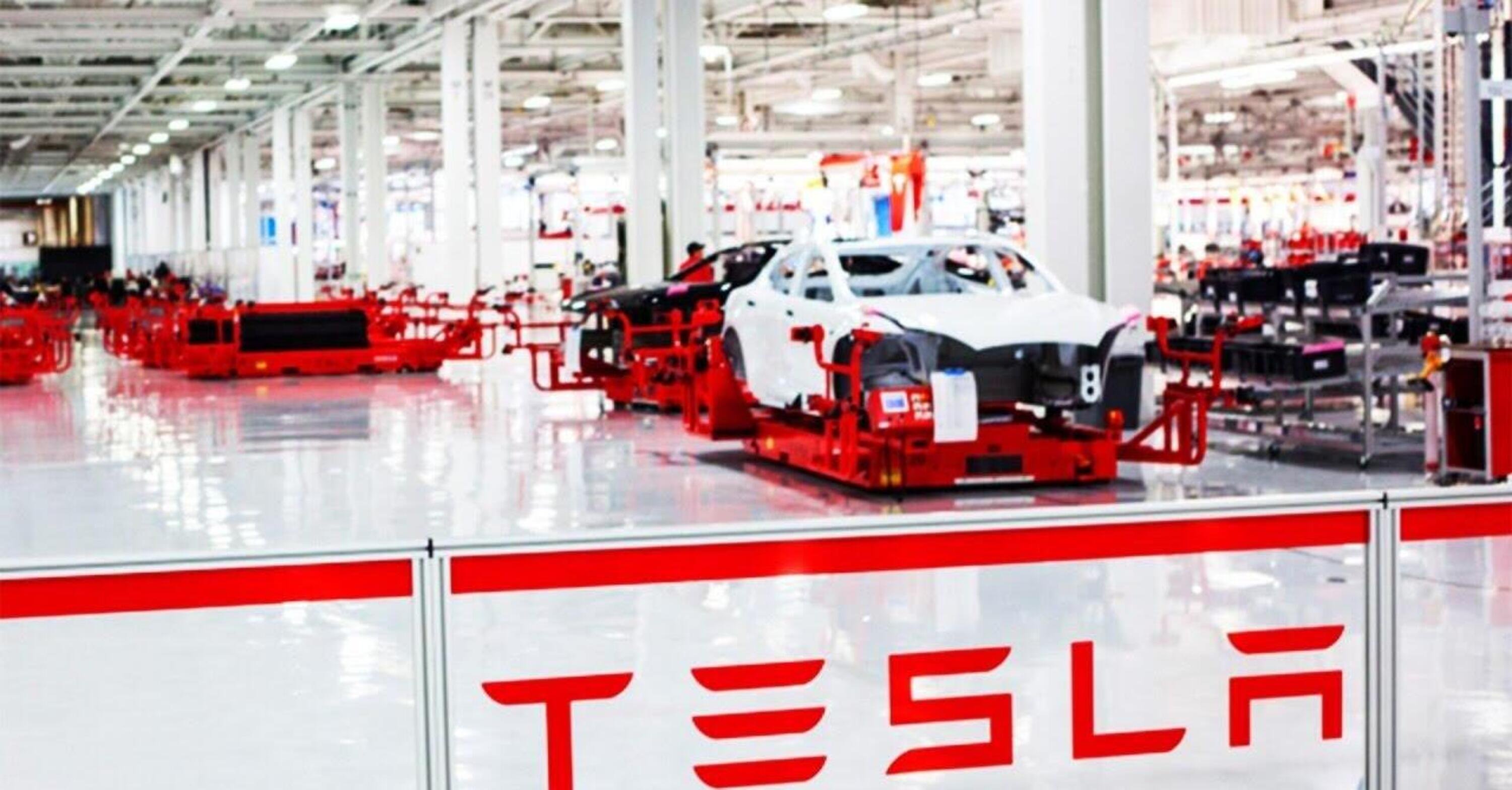 Tesla, secondo richiamo per 2 milioni di auto per l&#039;Autopilot