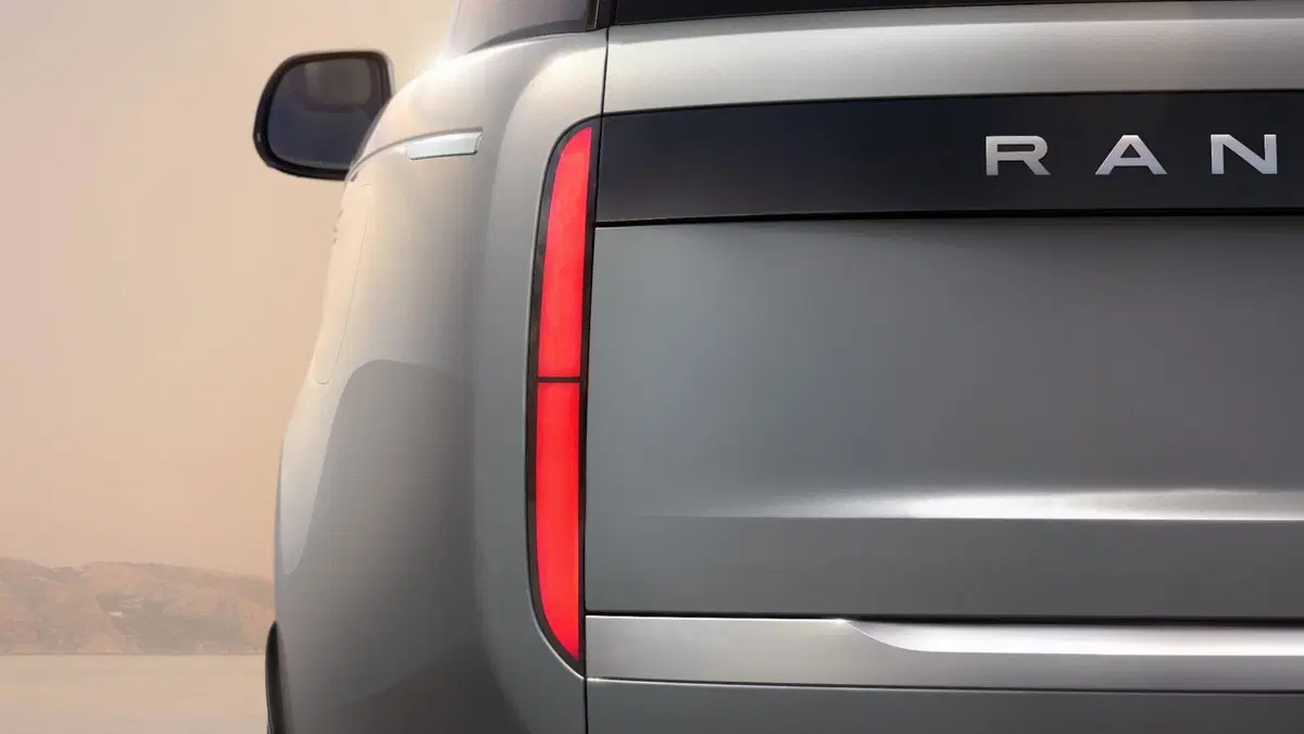 Range Rover tutta elettrica: le prime immagini e si può già prenotare [VIDEO] (3)