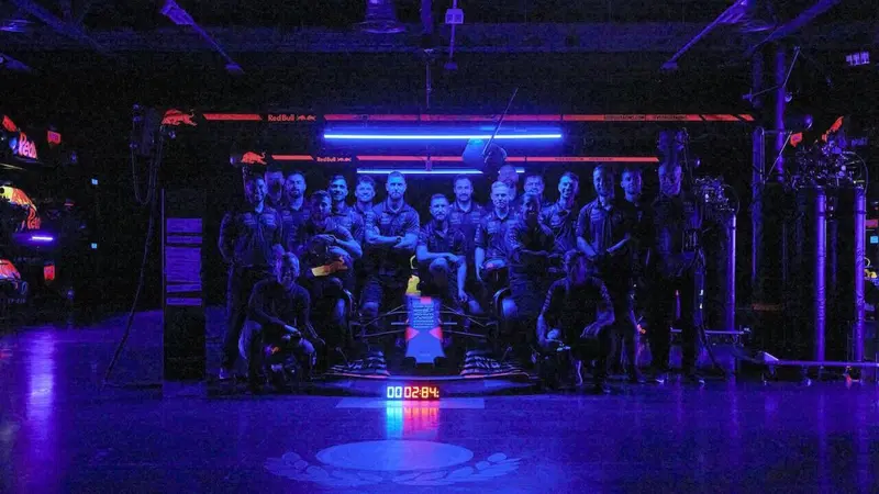 F1. Un pit stop completamente al buio? Si &egrave; possibile. Nuovo record per la Red Bull 
