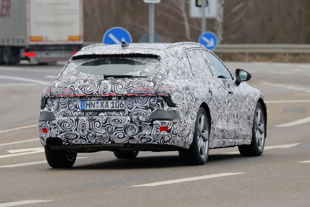 Audi A7 Avant, arriva nel 2024 e sarà ibrida [Foto Spia] (2)