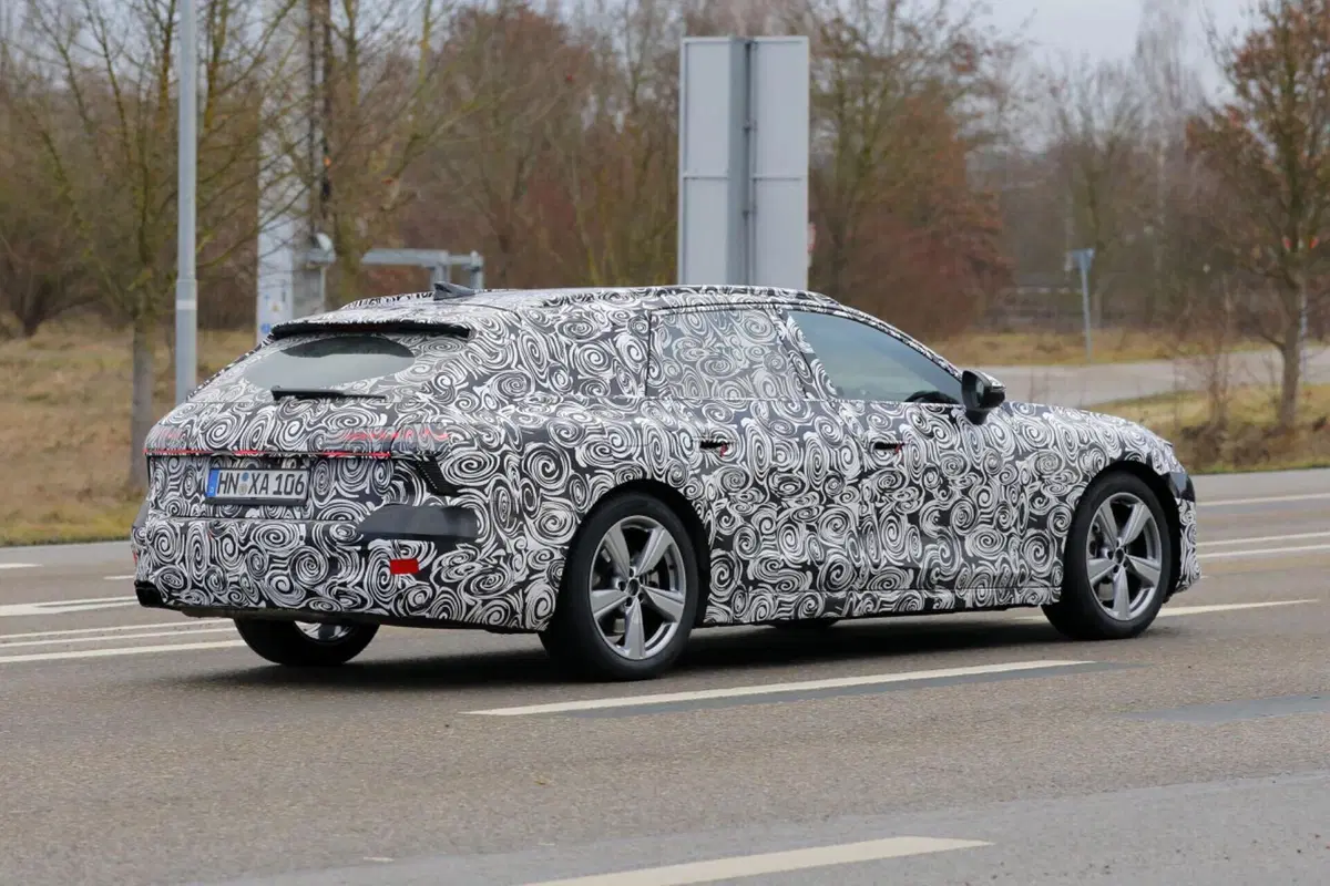 Audi A7 Avant, arriva nel 2024 e sarà ibrida [Foto Spia] (4)