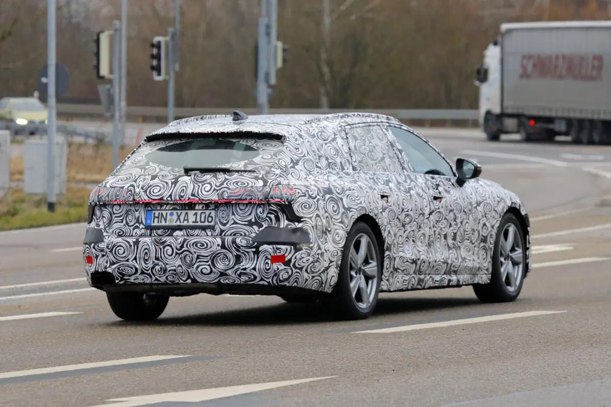 Audi A7 Avant, arriva nel 2024 e sarà ibrida [Foto Spia] (6)