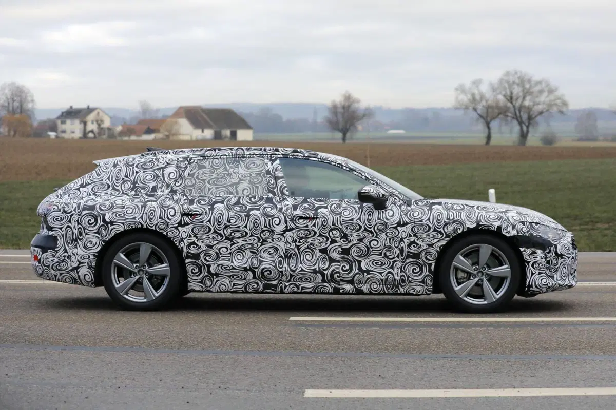 Audi A7 Avant, arriva nel 2024 e sarà ibrida [Foto Spia] (8)