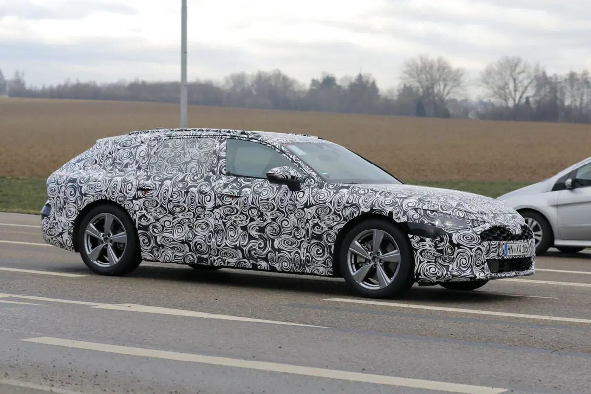 Audi A7 Avant, arriva nel 2024 e sarà ibrida [Foto Spia] (11)