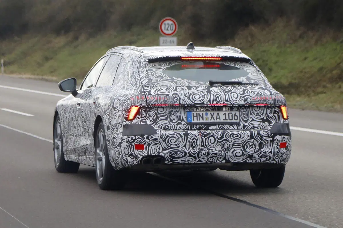 Audi A7 Avant, arriva nel 2024 e sarà ibrida [Foto Spia] (14)