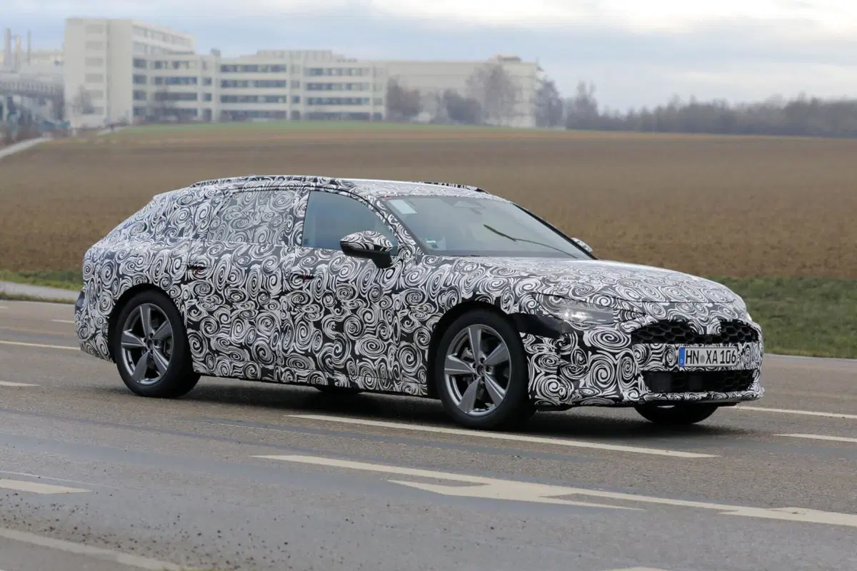 Audi A7 Avant, arriva nel 2024 e sarà ibrida [Foto Spia] (15)