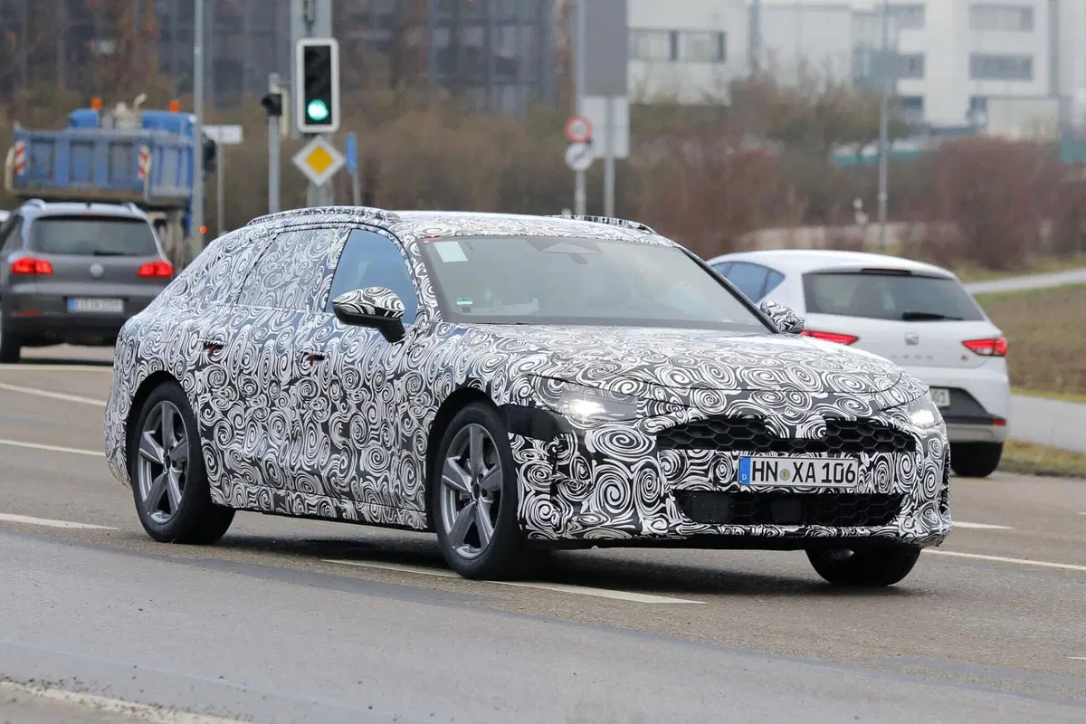 Audi A7 Avant, arriva nel 2024 e sarà ibrida [Foto Spia] (17)