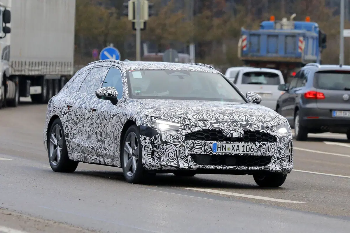 Audi A7 Avant, arriva nel 2024 e sarà ibrida [Foto Spia] (20)