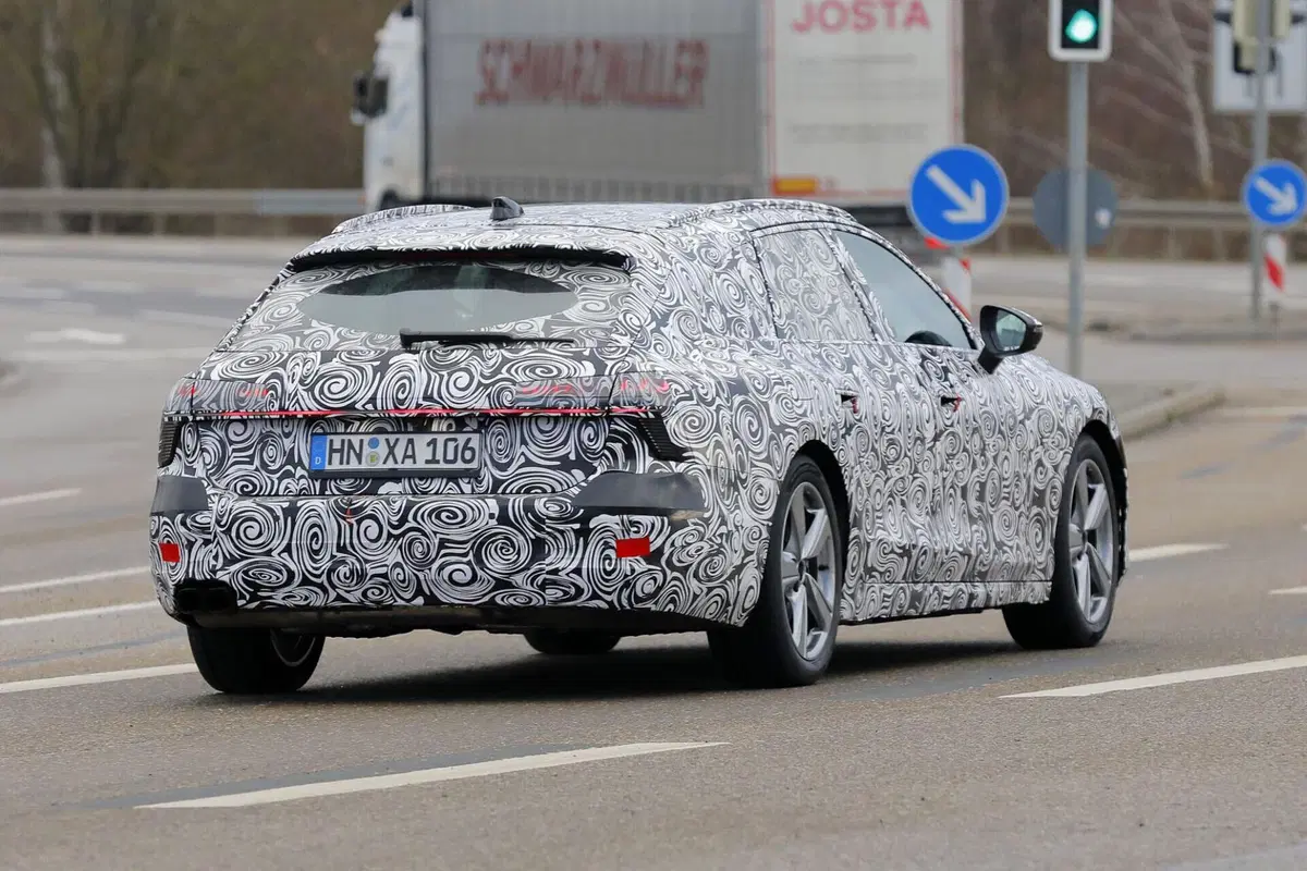 Audi A7 Avant, arriva nel 2024 e sarà ibrida [Foto Spia] (21)