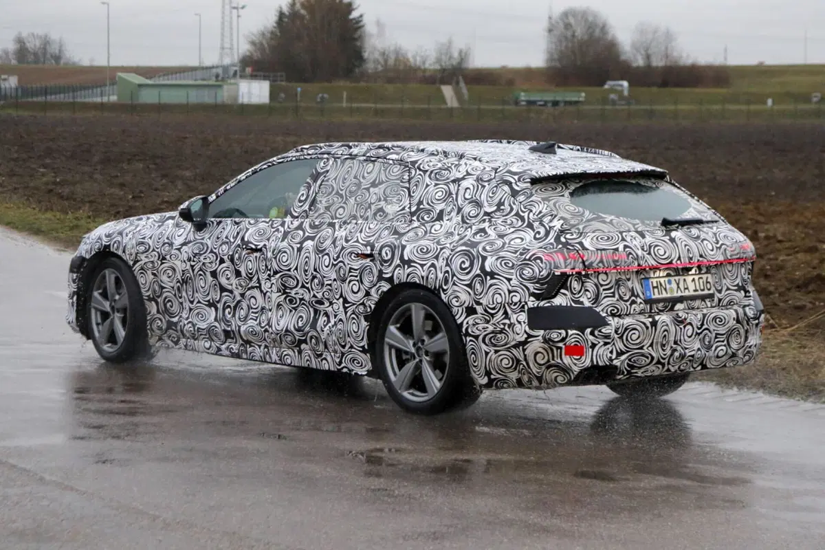 Audi A7 Avant, arriva nel 2024 e sarà ibrida [Foto Spia] (22)