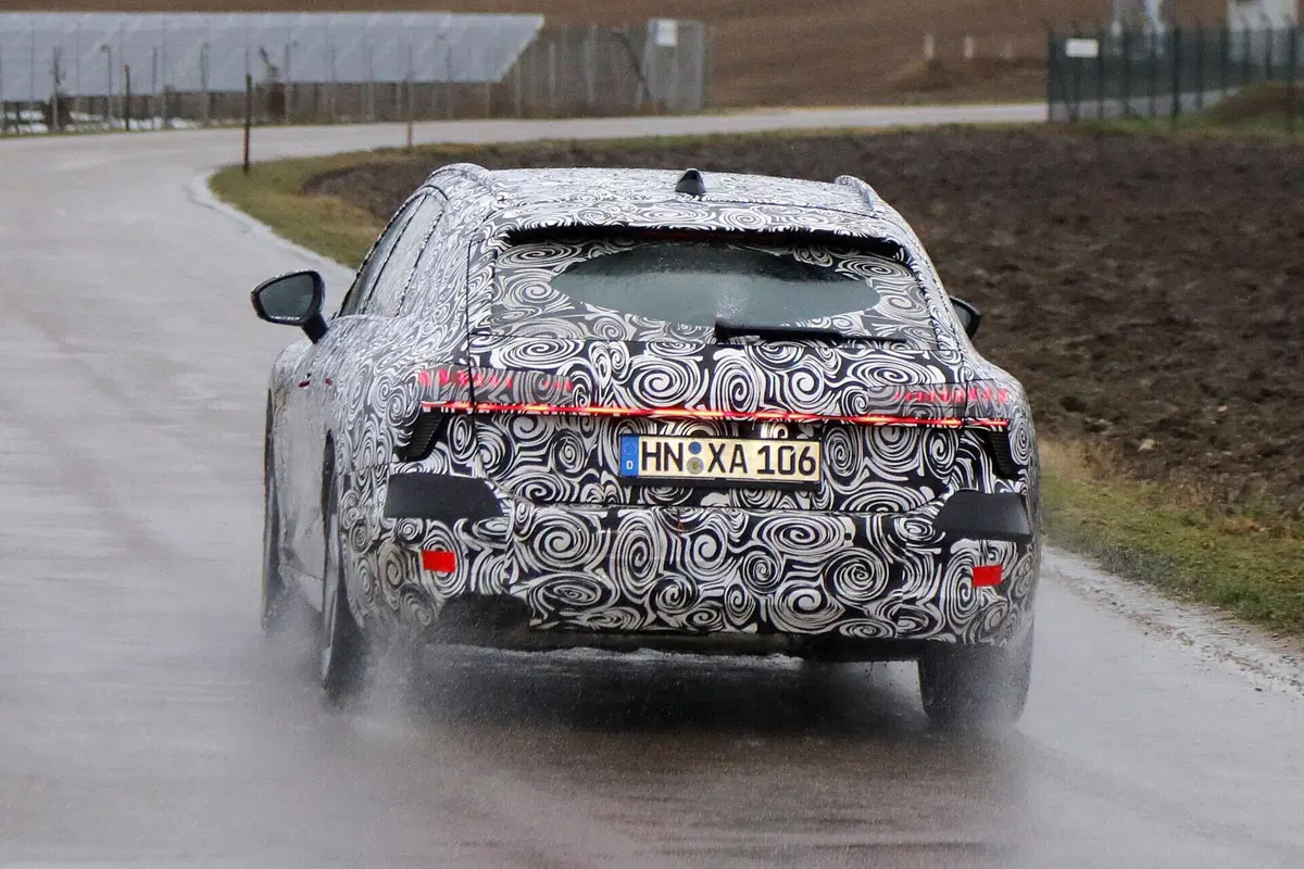 Audi A7 Avant, arriva nel 2024 e sarà ibrida [Foto Spia] (23)