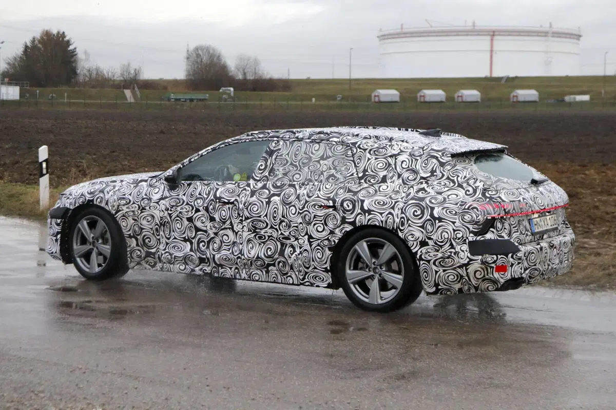 Audi A7 Avant, arriva nel 2024 e sarà ibrida [Foto Spia] (24)