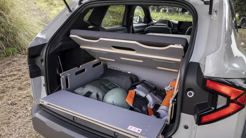 Dacia Duster: il pack sleep che la trasforma in un camper &egrave; in arrivo, l'accessorio del momento