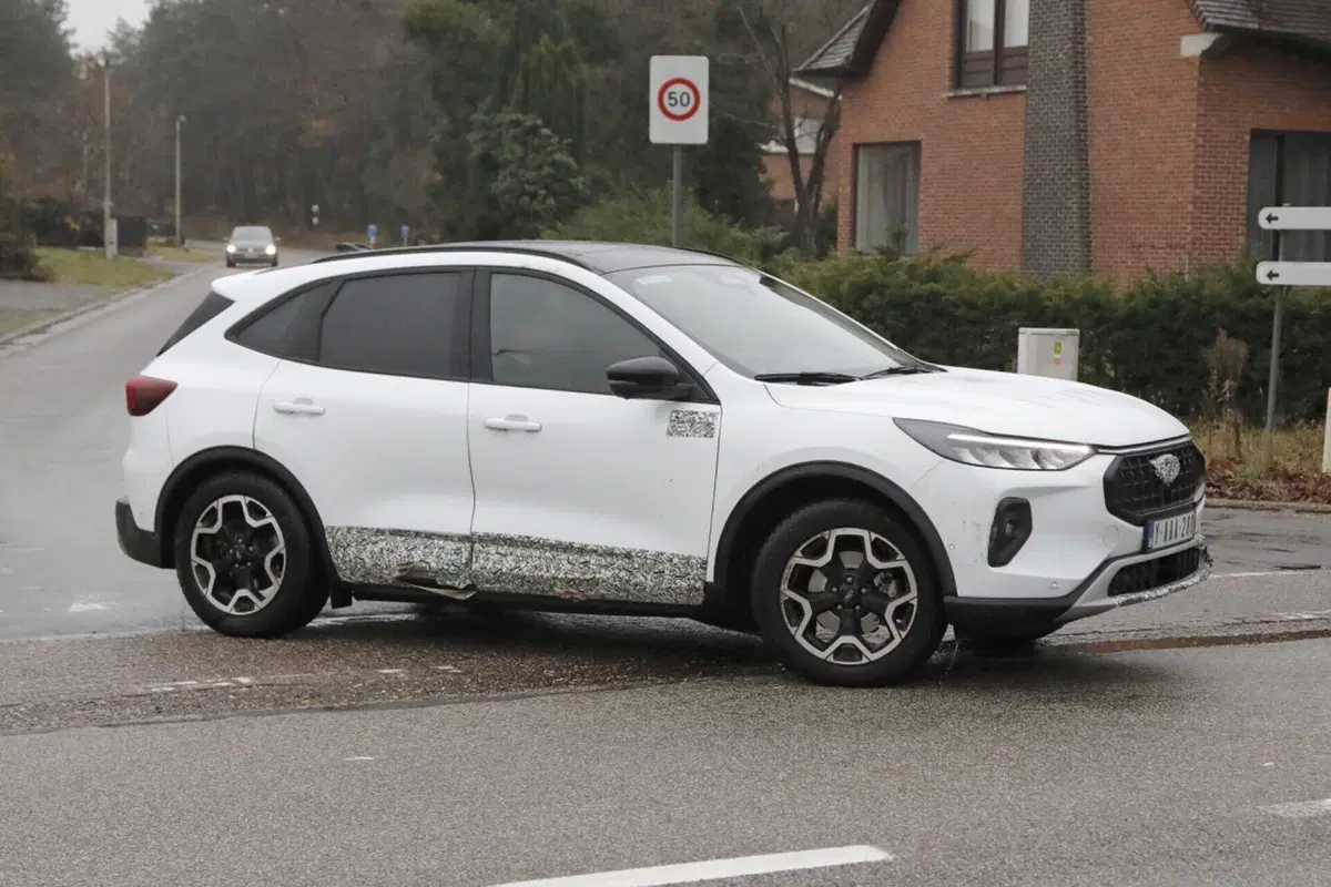 Ford Kuga 2024, ecco il nuovo facelift [Foto Spia] (2)
