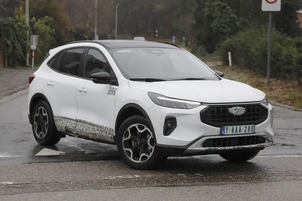 Ford Kuga 2024, ecco il nuovo facelift [Foto Spia] (5)