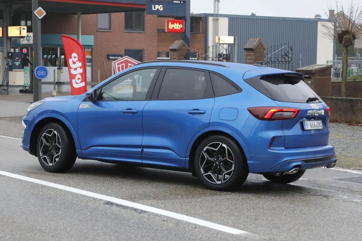 Ford Kuga 2024, ecco il nuovo facelift [Foto Spia] (6)