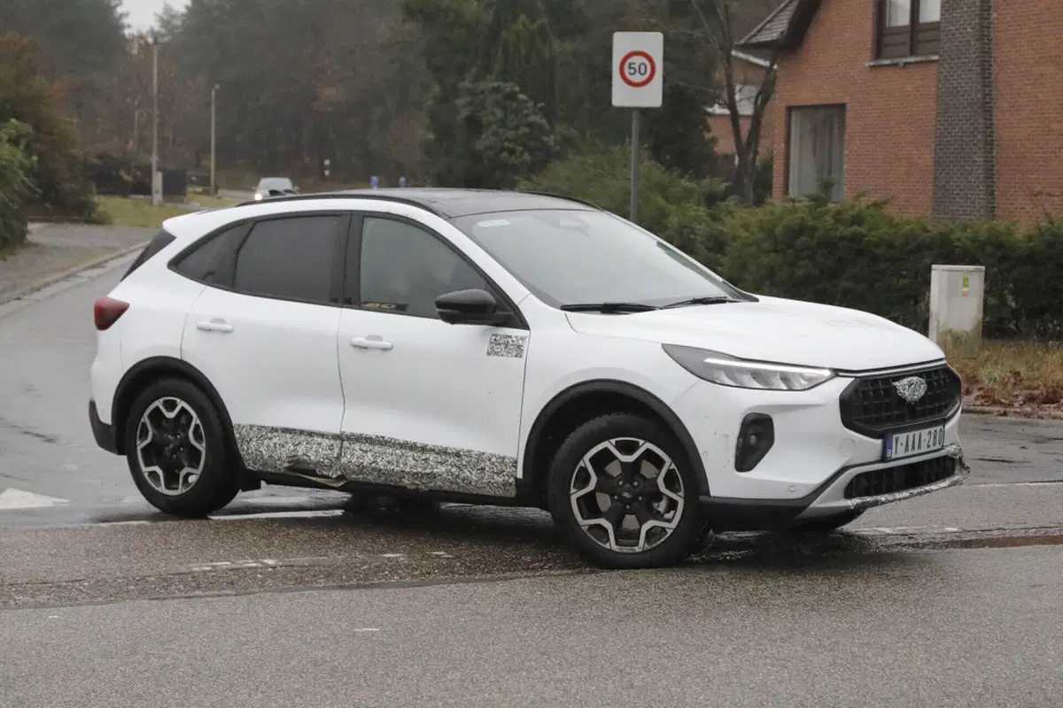 Ford Kuga 2024, ecco il nuovo facelift [Foto Spia] (7)