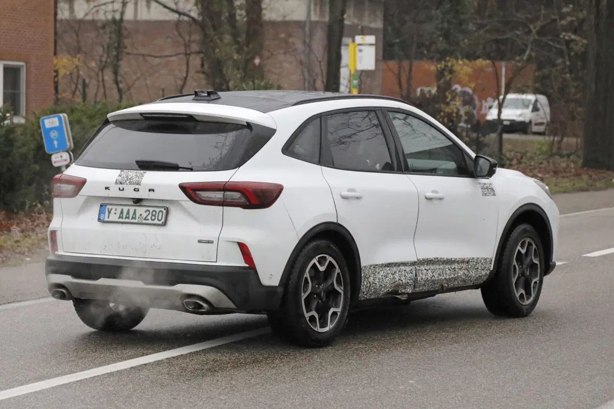 Ford Kuga 2024, ecco il nuovo facelift [Foto Spia] (8)