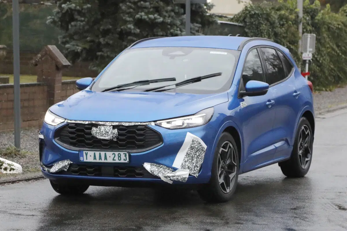 Ford Kuga 2024, ecco il nuovo facelift [Foto Spia] (9)