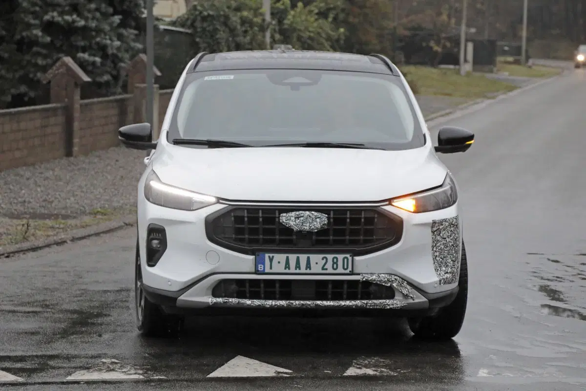 Ford Kuga 2024, ecco il nuovo facelift [Foto Spia] (18)