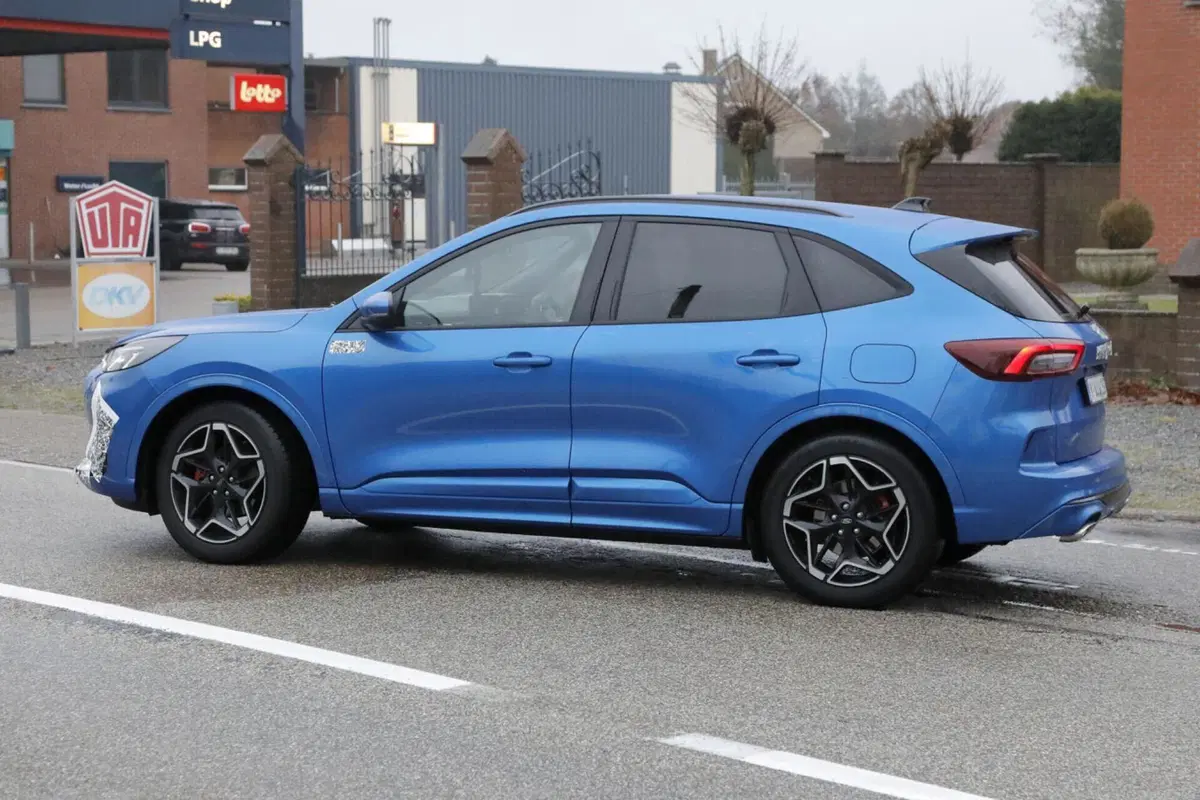 Ford Kuga 2024, ecco il nuovo facelift [Foto Spia] (19)