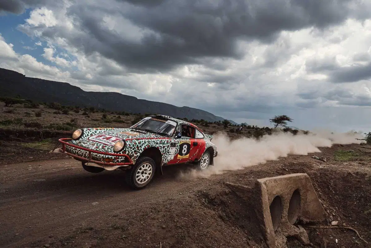 East African. Eugenio “Simba” Amos, Re Leone del Safari (12)