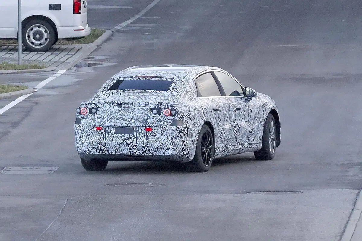 Mercedes EQC, nel 2025 arriva la berlina elettrica [Foto Spia] (8)