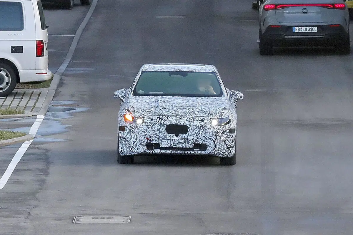 Mercedes EQC, nel 2025 arriva la berlina elettrica [Foto Spia] (9)