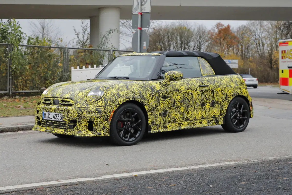 Mini John Cooper Works, arriva nel 2024 e avrà 300 Cv [Foto Spia] (4)