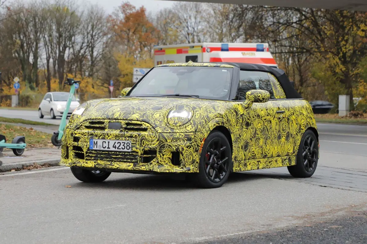 Mini John Cooper Works, arriva nel 2024 e avrà 300 Cv [Foto Spia] (6)