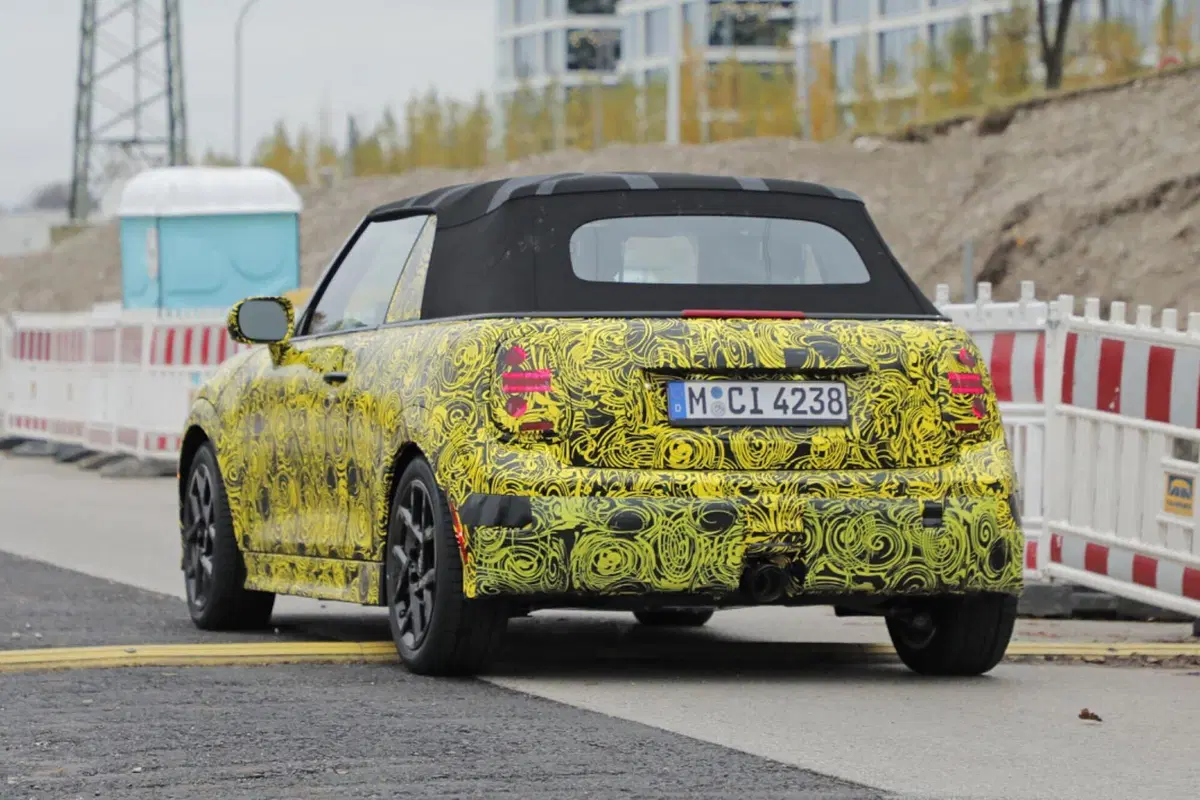 Mini John Cooper Works, arriva nel 2024 e avrà 300 Cv [Foto Spia] (11)