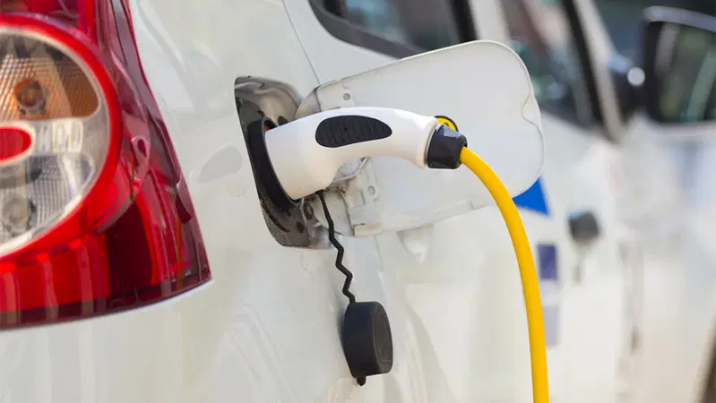 Italia ultima sull'elettrico, ma non &egrave; questione di soldi secondo UNRAE 