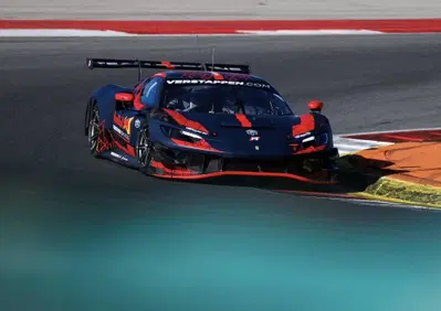 F1. Max Verstappen torna in pista a bordo di una Ferrari 296 GT3. Possibile indizio sul futuro?