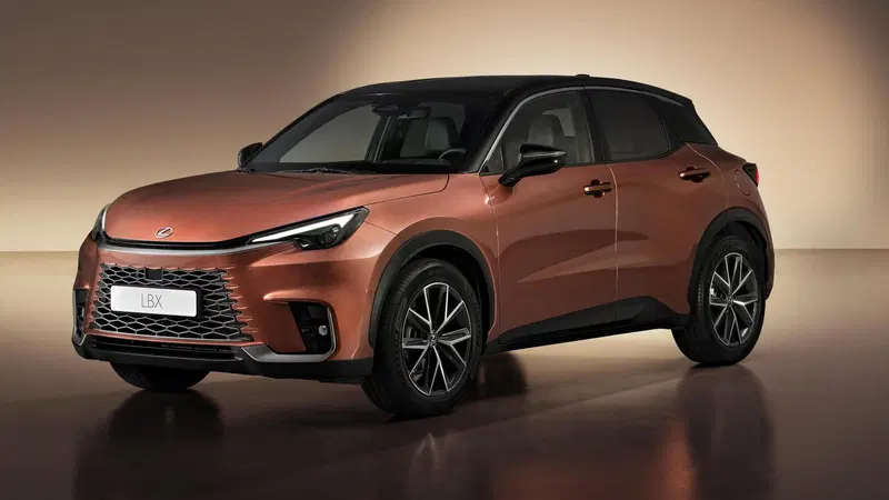 Lexus LBX 2024: l'ibrido SFIZIOSO, anche "4x4" [VIDEO]