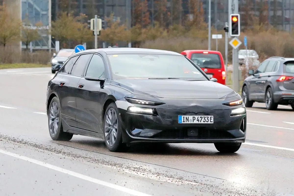 Audi A6 Avant, ecco il prototipo della nuova elettrica [Foto Spia] (2)