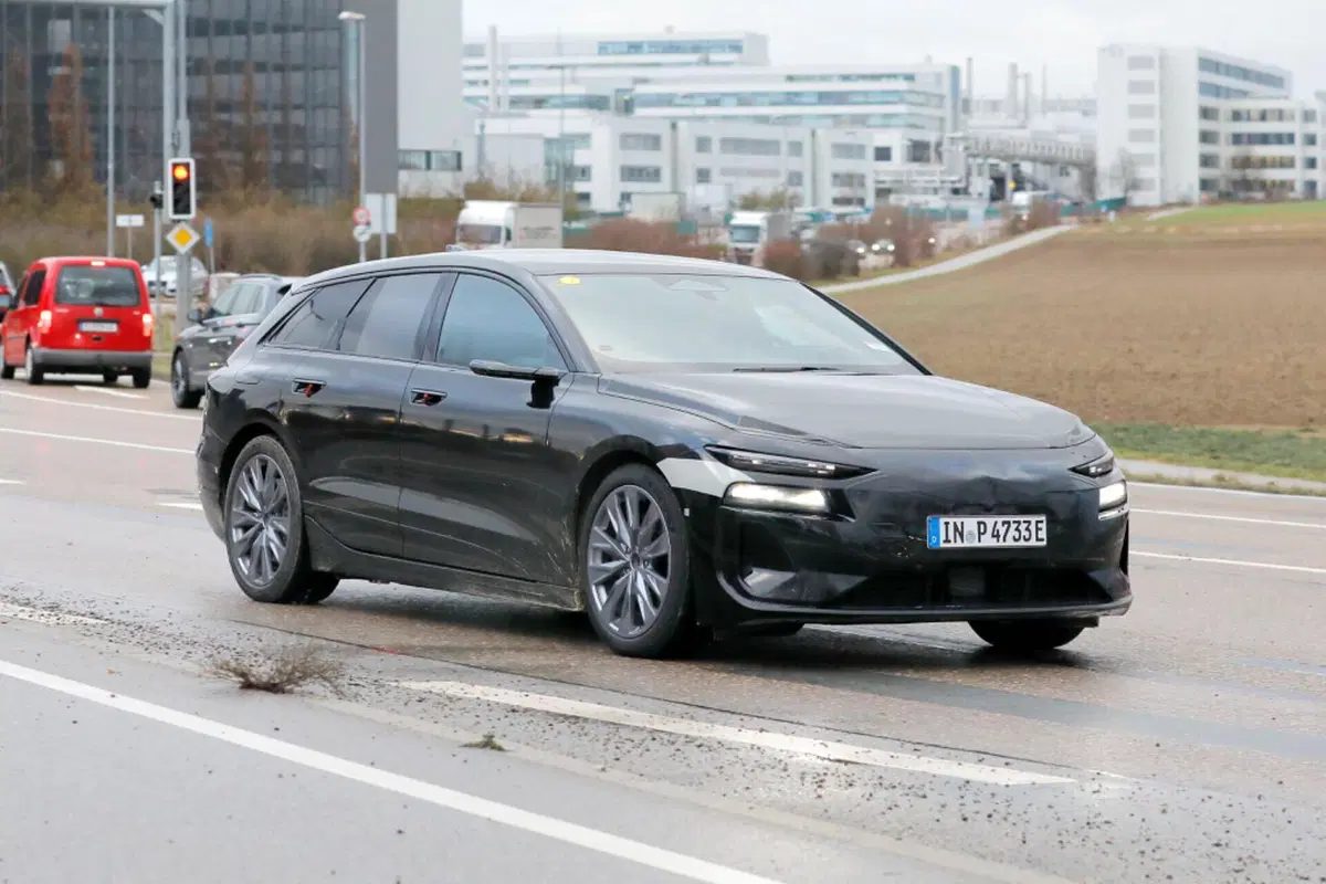 Audi A6 Avant, ecco il prototipo della nuova elettrica [Foto Spia] (6)