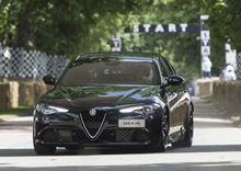 Alfa Romeo Giulia Quadrifoglio: una storica hill climb a Goodwood