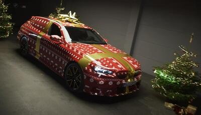 BMW: Babbo Natale lascia la slitta e prende la M5 touring