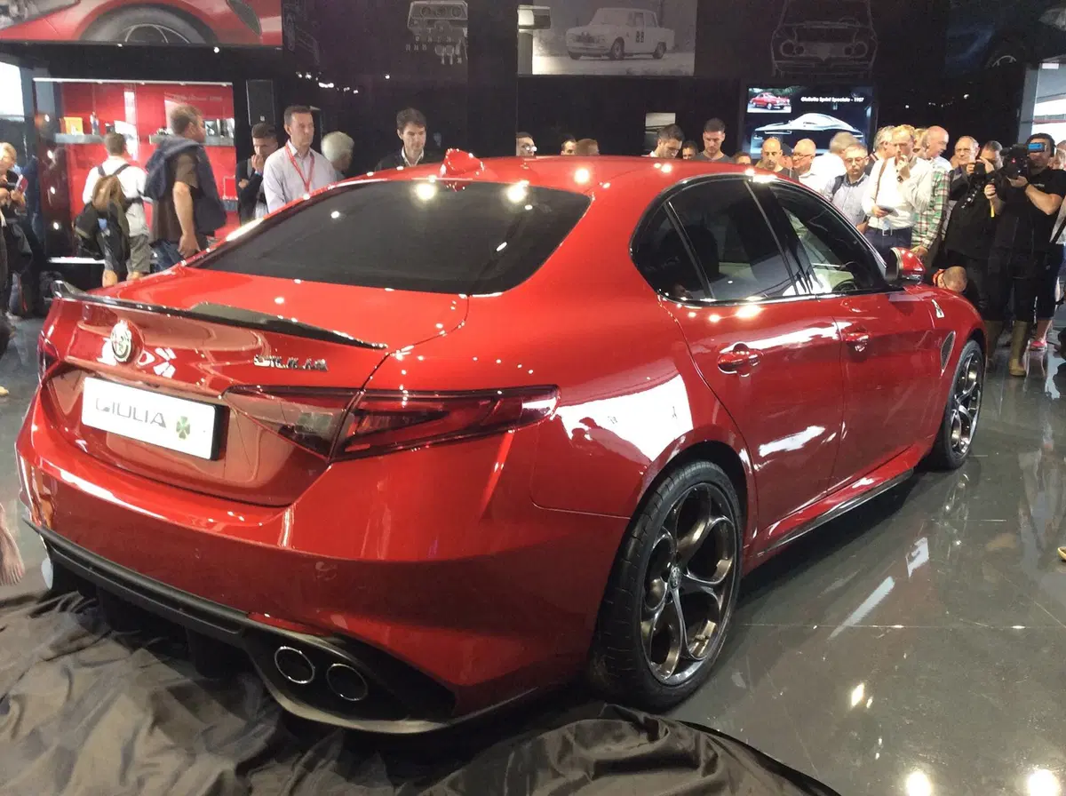 Alfa Romeo Giulia vs BMW M3: cosa ne pensano gli inglesi? (2)