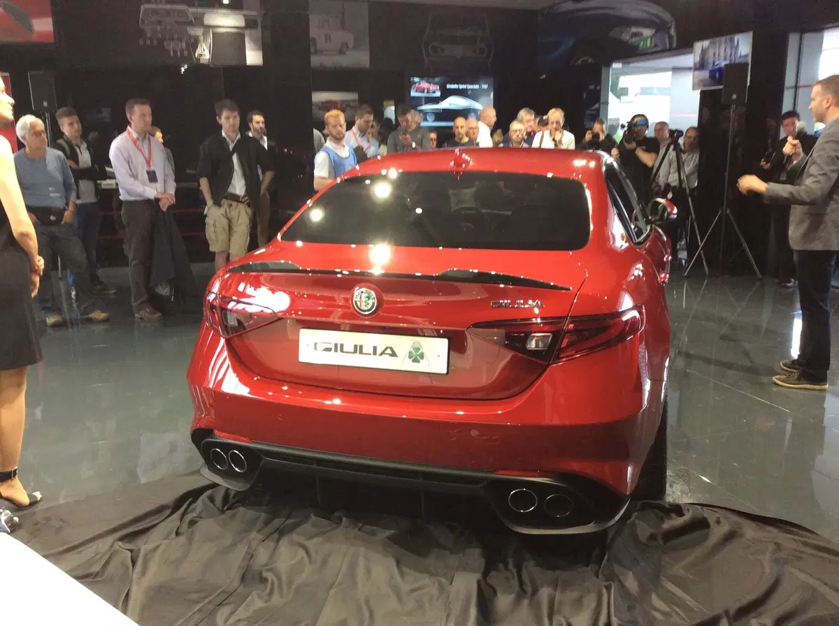 Alfa Romeo Giulia vs BMW M3: cosa ne pensano gli inglesi? (4)